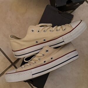 Converse Women’s Beige Sneakers